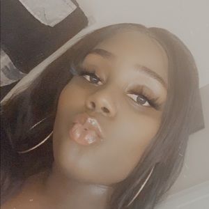 Meet your Posher, Dautiniece